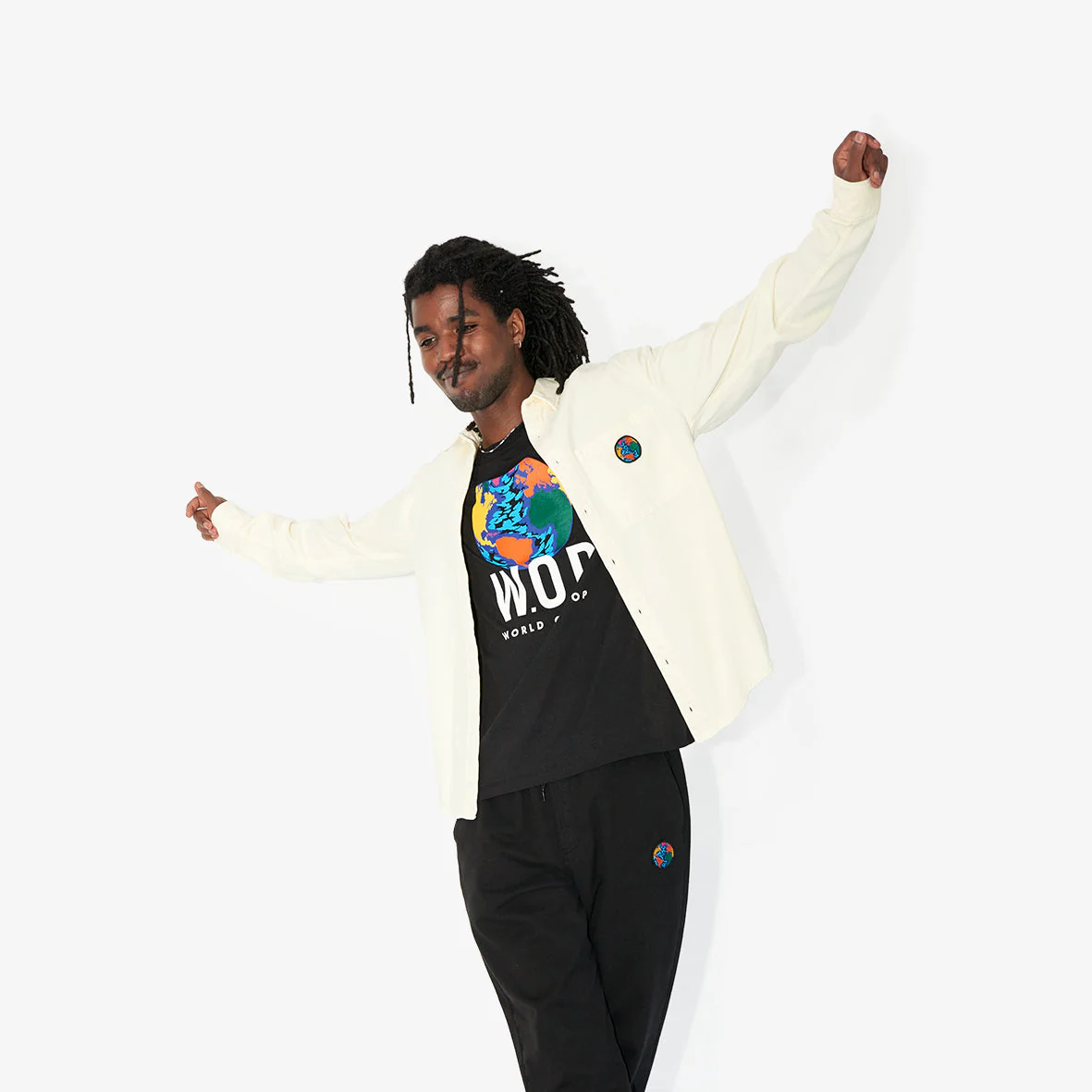 Chemise blanche avec badge "Planète iconique" en cotton biologique